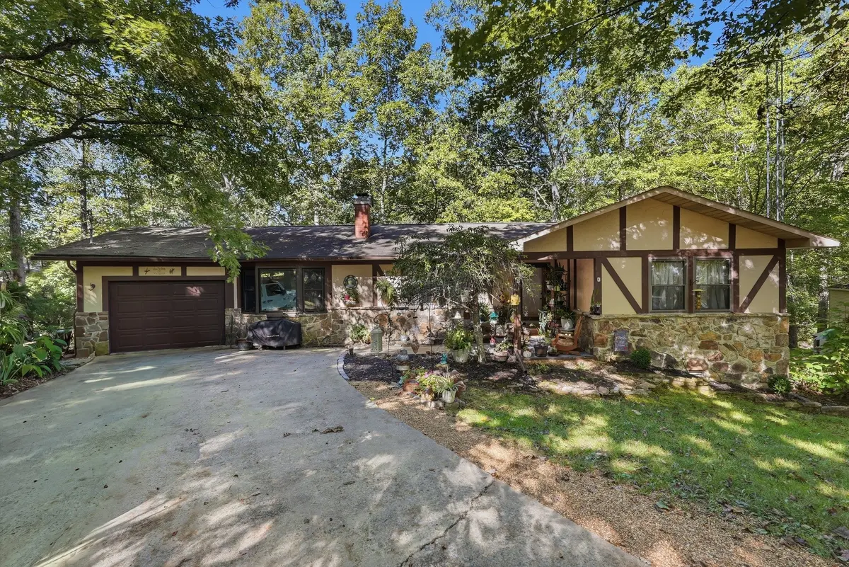 16 Sweetbriar Ct, Crossville, TN 38558