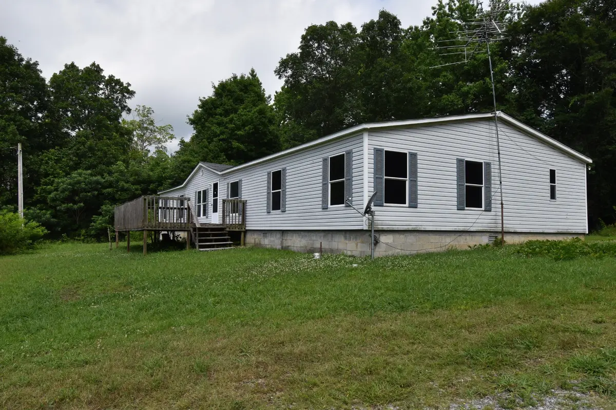 2153 Broome Rd, Palmyra, TN 37142
