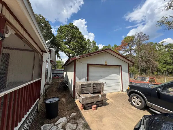 126 & 120 Horseshoe DR, Bastrop, TX 78602