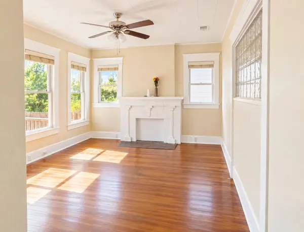 1006 W 22nd ST, Austin, TX 78705