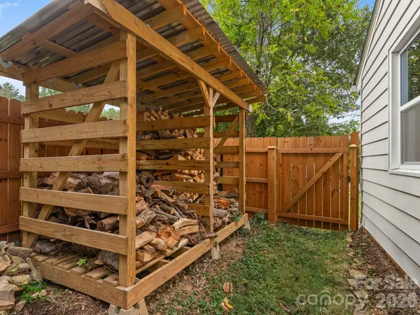 400 Monte Vista RD, Candler, NC 28715