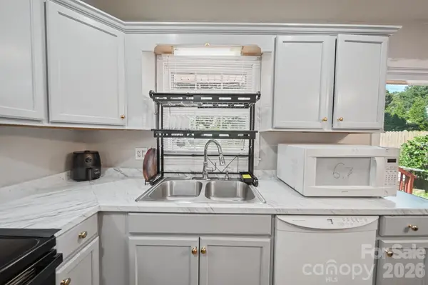 3323 Wiseman DR, Charlotte, NC 28227