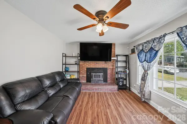 3323 Wiseman DR, Charlotte, NC 28227