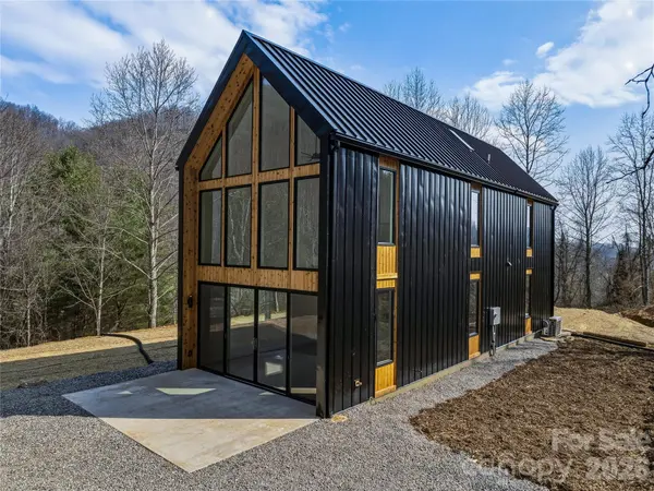 708 & 710 Kendal DR, Leicester, NC 28748