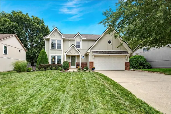 5113 Woodsonia DR, Shawnee, KS 66226