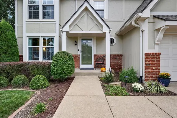 5113 Woodsonia DR, Shawnee, KS 66226