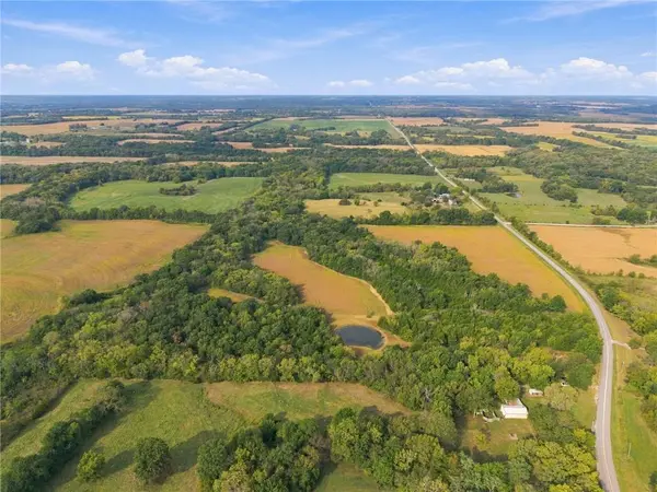 972 NE HWY #E, Knob Noster, MO 65336