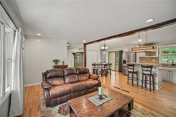 6738 N Madison AVE, Kansas City, MO 64118
