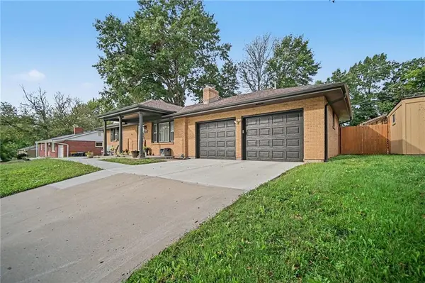 6738 N Madison AVE, Kansas City, MO 64118