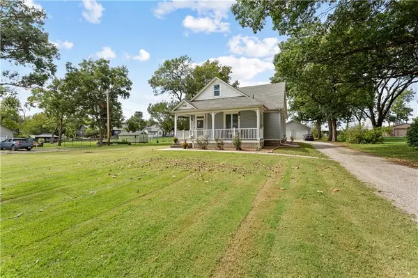 328 S Ash ST, Ottawa, KS 66067