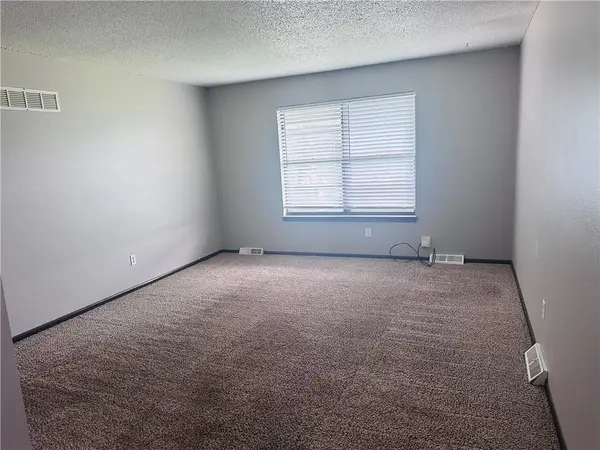 2504 SW Jackson ST, Blue Springs, MO 64015