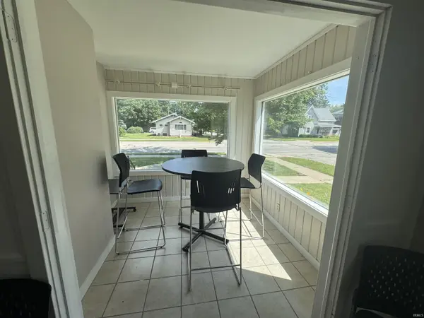 1422 E Center ST, Warsaw, IN 46580