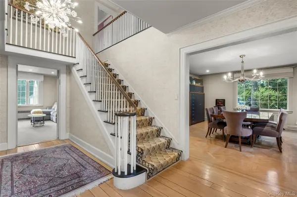 132 Overlook RD, New Rochelle, NY 10804