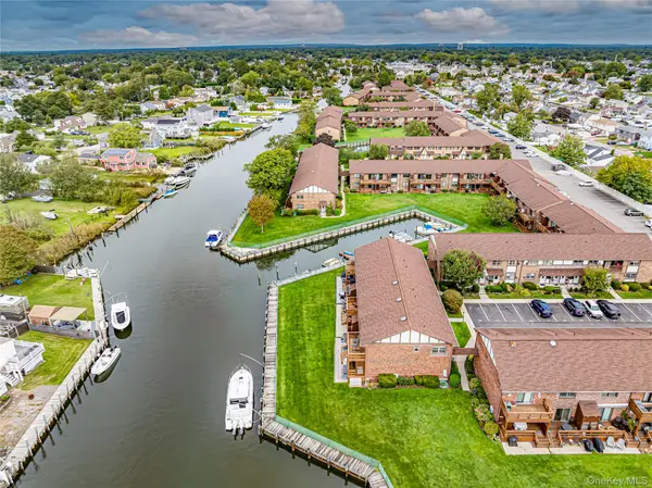 337 Mariners WAY #337, Copiague, NY 11726