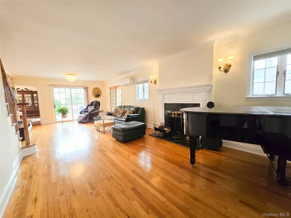 56-49 215 ST, Bayside, NY 11364
