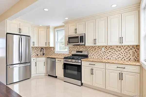 236 Plainview RD, Hicksville, NY 11801