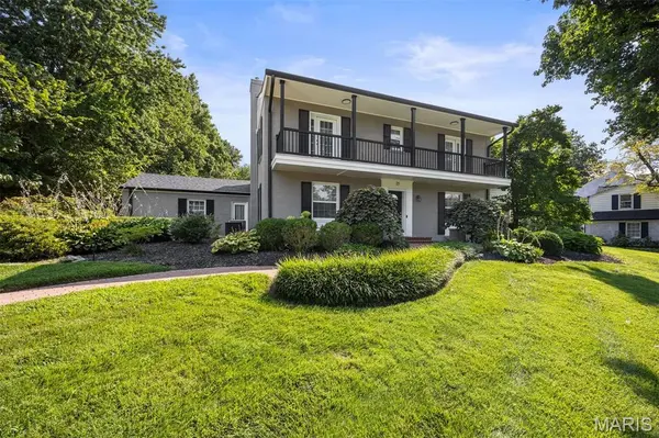 25 Berkshire DR, Richmond Heights, MO 63117