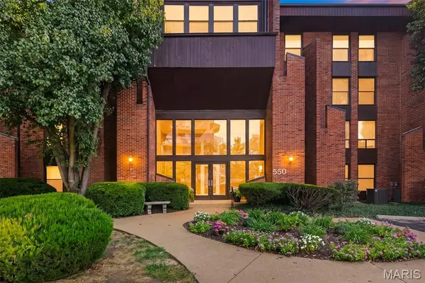 550 Coeur De Royale DR #308, Creve Coeur, MO 63141