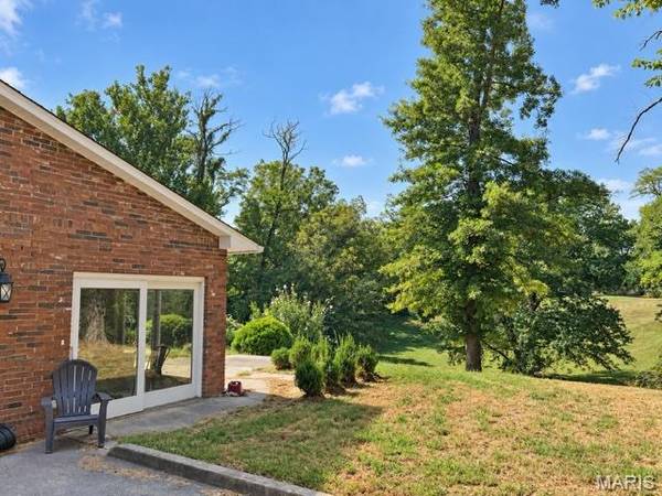 3403 Whiteclif LN, Godfrey, IL 62035