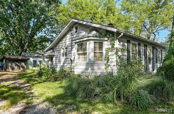 9837 Ventura DR, St Louis, MO 63136