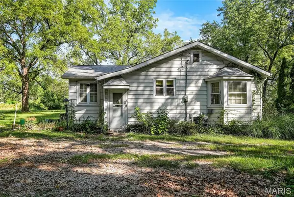 9837 Ventura DR, St Louis, MO 63136