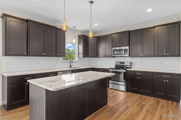 1045 Palisades LN, Pacific, MO 63069