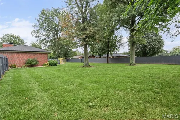 217 Fournie LN, Swansea, IL 62226