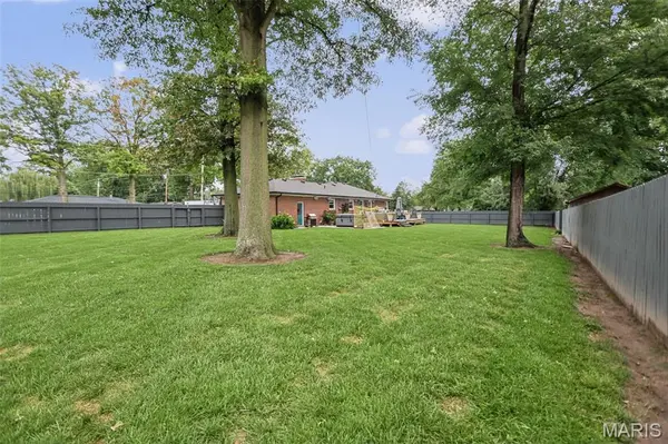 217 Fournie LN, Swansea, IL 62226