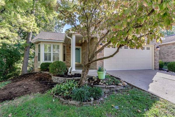 7421 Kenrick Pointe DR, Shrewsbury, MO 63119