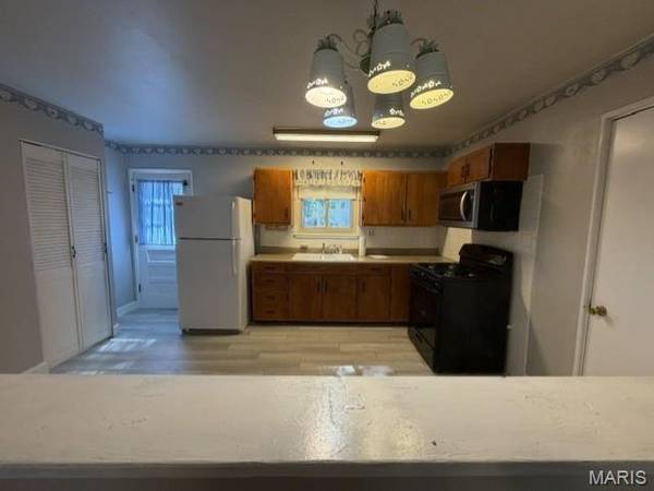 660 Central Parkway, Florissant, MO 63031