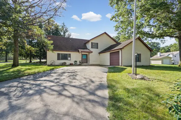 1801 Lake Shore DR, Mahomet, IL 61853