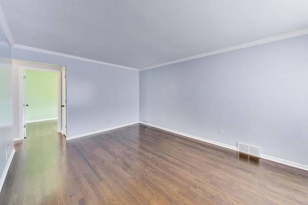 8215 S Tripp AVE, Chicago, IL 60652