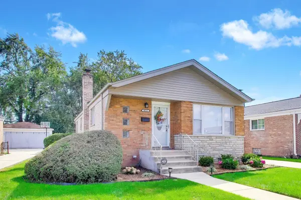 8215 S Tripp AVE, Chicago, IL 60652