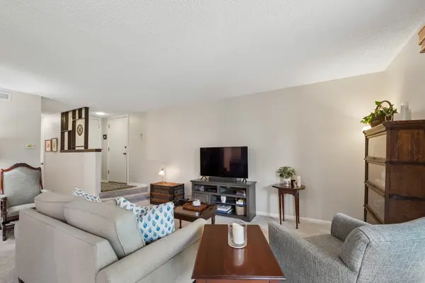 8220 Mulberry CT #7B, Palos Hills, IL 60465