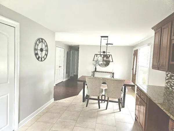 111 Westover LN, Schaumburg, IL 60193