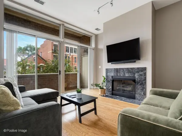 1350 W Fullerton AVE #210, Chicago, IL 60614