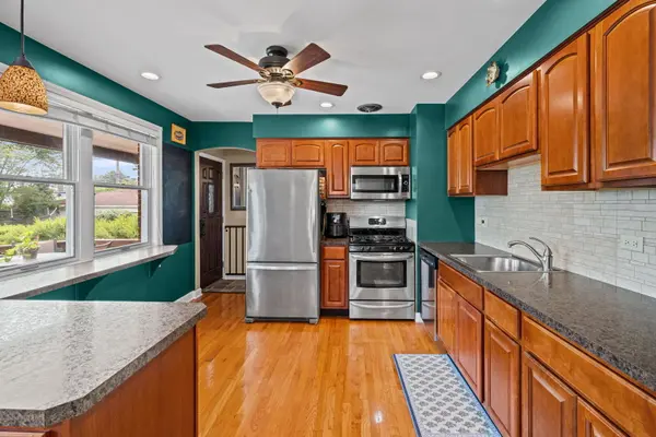 10339 Oxford ST, Westchester, IL 60154