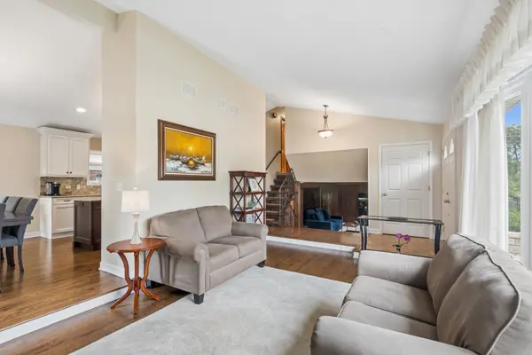 7730 Arcadia ST, Morton Grove, IL 60053