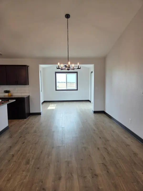 653 Daisy CT, Lake Crystal, MN 56055