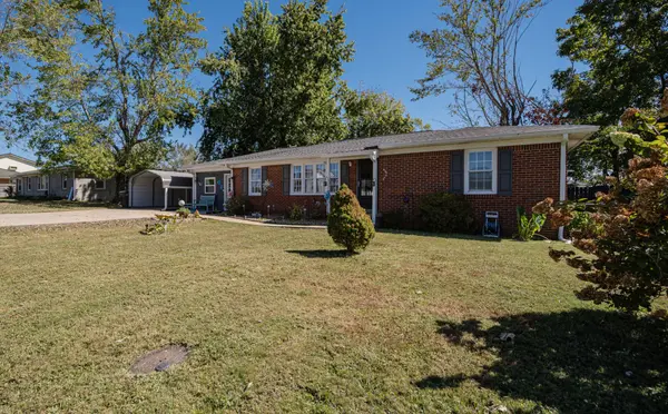 307 Hinson St, Hohenwald, TN 38462