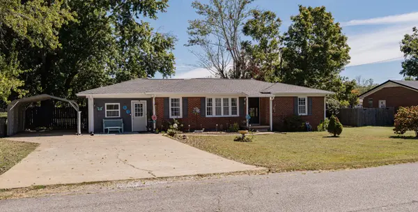 307 Hinson St, Hohenwald, TN 38462