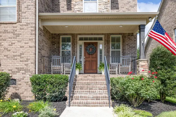 8033 Fenwick Ln, Spring Hill, TN 37174