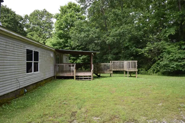 2153 Broome Rd, Palmyra, TN 37142