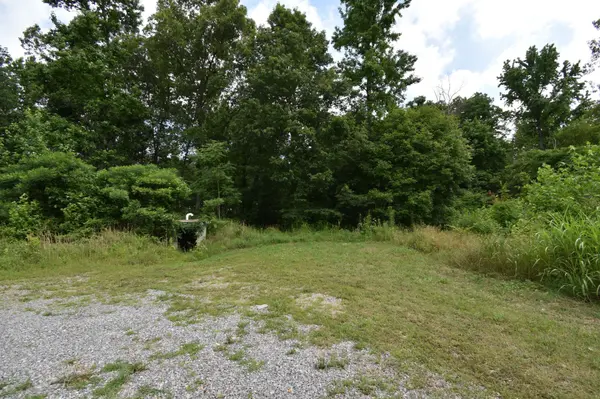 2153 Broome Rd, Palmyra, TN 37142