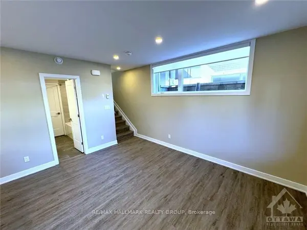 316 Mona AVE #B, Vanier And Kingsview Park, ON K1L 7A2