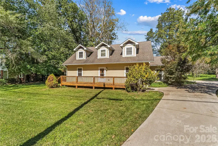 221 Old US 70 HWY E, Black Mountain, NC 28711