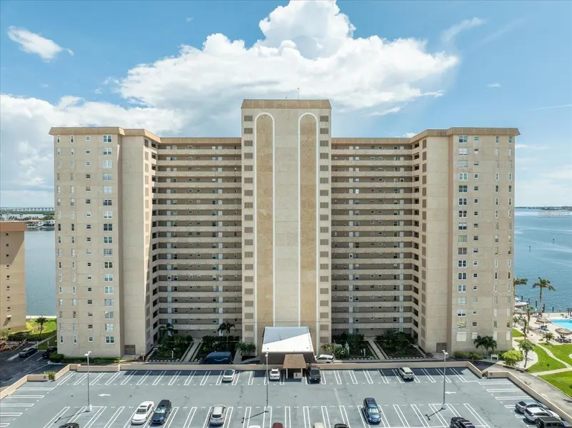 5200 BRITTANY DR S #303, St Petersburg, FL 33715
