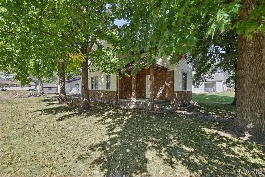 305 N main ST, Lenzburg, IL 62255