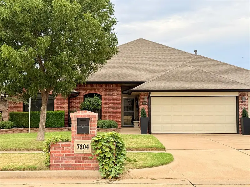 7204 Green Meadow LN, Oklahoma City, OK 73132