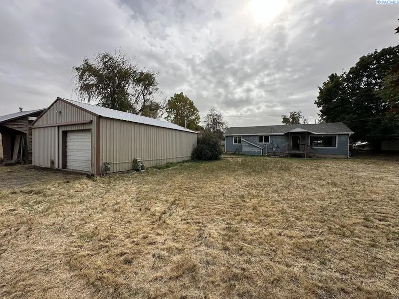 102 Ensign Rd., St. John, WA 99171